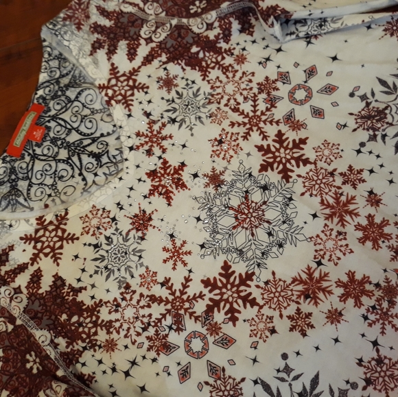 Holiday Traditions Snowflakes Blouse M - Picture 6 of 6